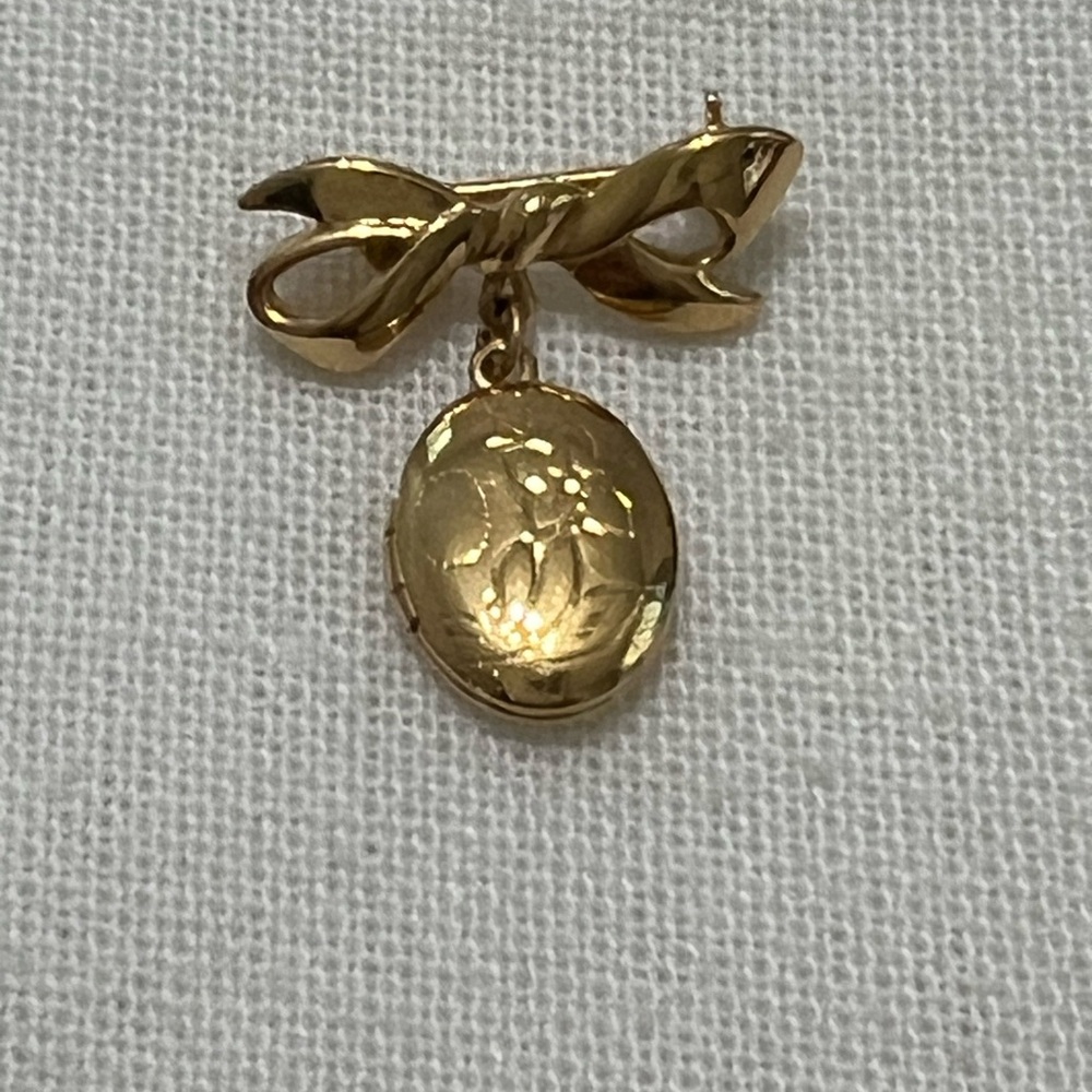 Small locket pin